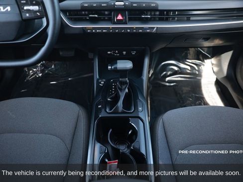 Used 2025 Kia K4 LXS image 27