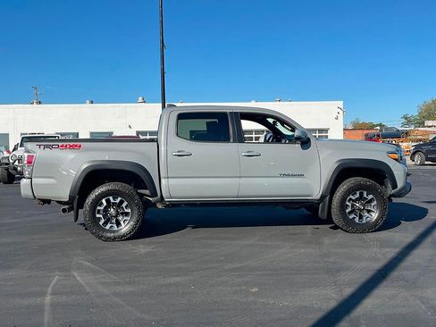 Used 2020 Toyota Tacoma TRD Off-Road image 9