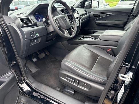 Certified 2024 Honda Passport Black Edition image 18