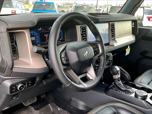 Used 2025 Ford Bronco Outer Banks w/ Sasquatch Package image 12