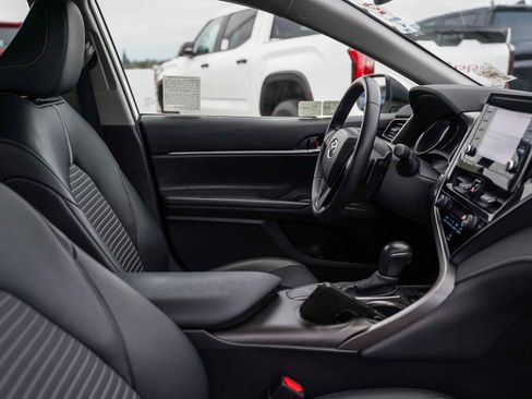 Certified 2022 Toyota Camry SE image 17