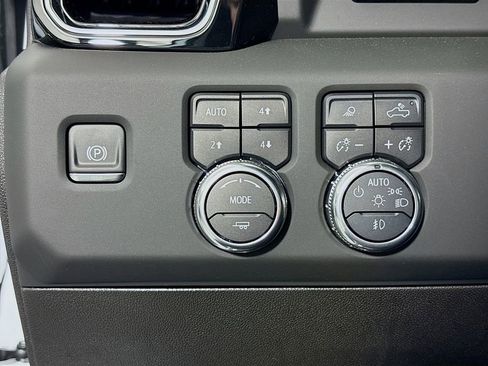 New 2025 GMC Sierra 3500 Denali w/ Denali Reserve Package image 10