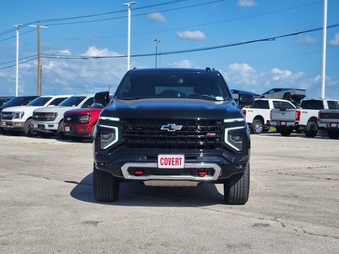 Used 2025 Chevrolet Suburban Z71 AWD/4WD image 2