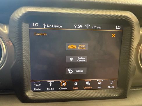 Used 2018 Jeep Wrangler Unlimited Sahara AWD/4WD image 25