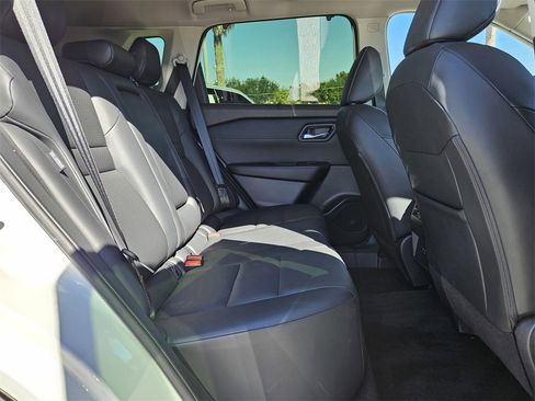 Used 2023 Nissan Rogue SV w/ SV Premium B Package image 29