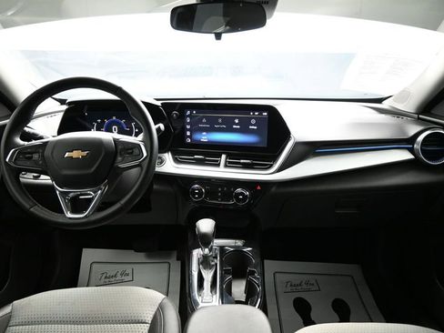 Used 2024 Chevrolet Trax LT w/ Driver Confidence Package FWD image 12