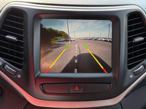 Used 2017 Jeep Cherokee Limited AWD/4WD image 37