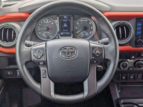 Used 2017 Toyota Tacoma TRD Off-Road image 11