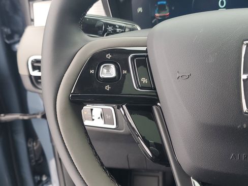 New 2026 Lincoln Corsair Premiere image 17