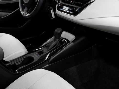 Used 2021 Toyota Corolla LE image 28