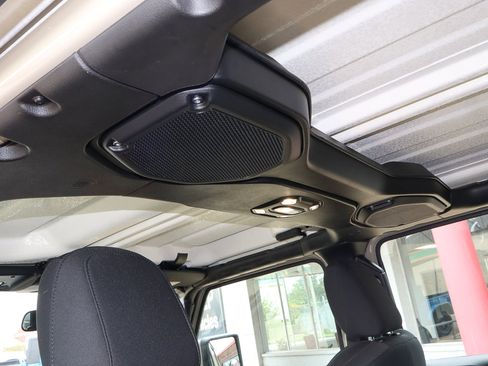 Used 2020 Jeep Gladiator Sport image 20