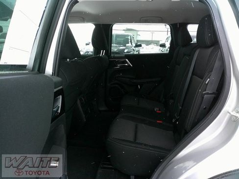 Used 2022 Mitsubishi Outlander ES image 18