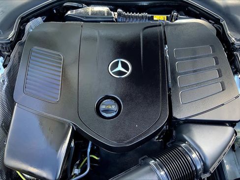 Used 2025 Mercedes-Benz C 300 Sedan image 32