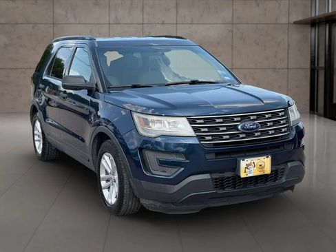 Used 2017 Ford Explorer FWD image 2