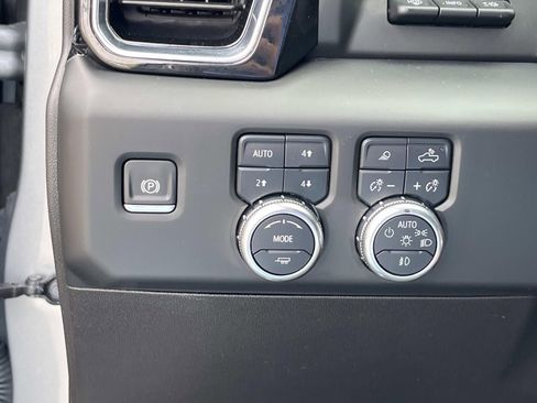 Used 2024 GMC Sierra 1500 Denali Ultimate image 30