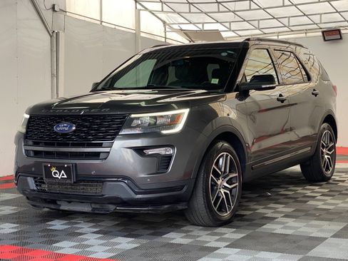 Used 2018 Ford Explorer Sport image 3