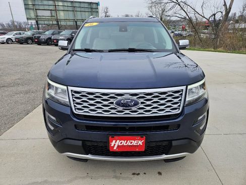 Used 2016 Ford Explorer Platinum image 2