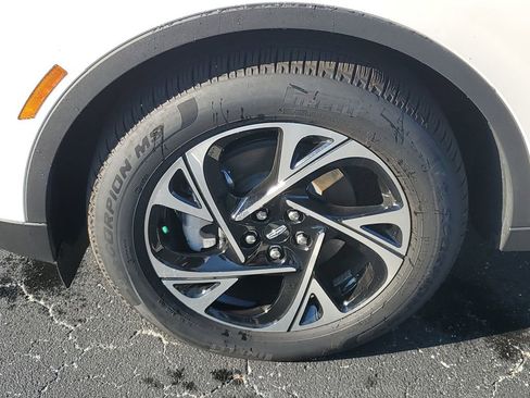 Used 2024 Lincoln Nautilus Premier w/ Jet Appearance Package image 11