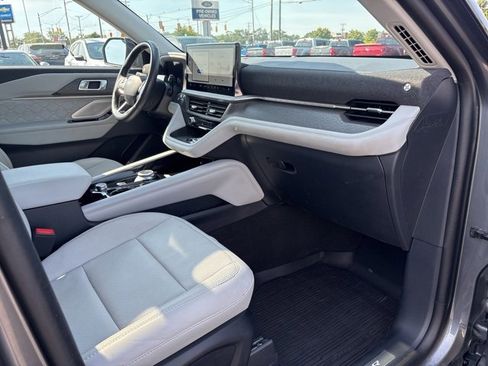 Used 2025 Ford Explorer Platinum w/ Ultimate Package image 13