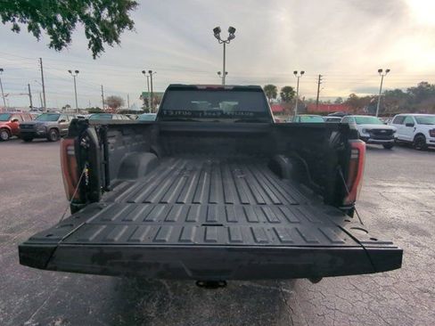 Used 2025 GMC Sierra 2500 AT4 image 12