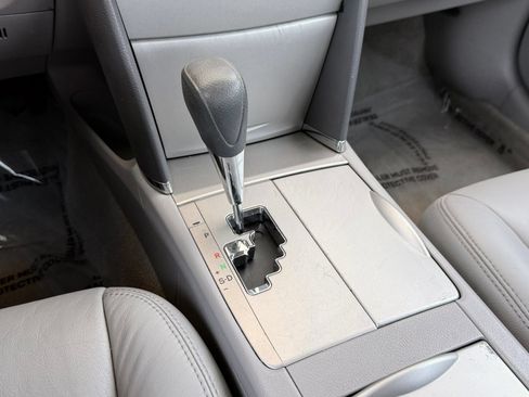 Used 2010 Toyota Camry LE FWD image 31