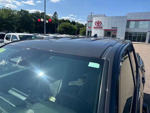 Used 2025 Toyota Tacoma SR5 AWD/4WD image 46