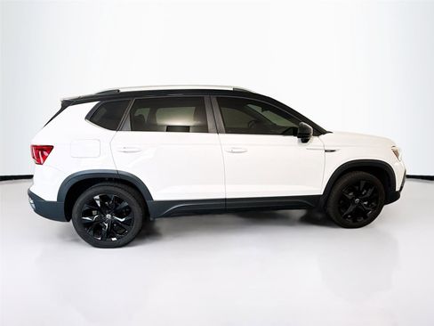 Used 2024 Volkswagen Taos SE w/ Panoramic Sunroof Package image 30