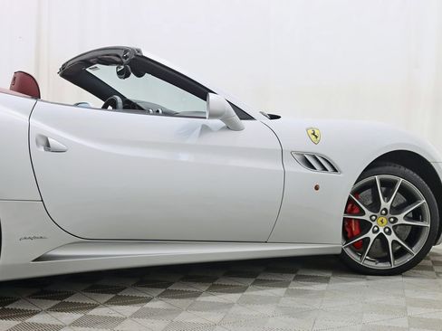 Used 2010 Ferrari California RWD image 12