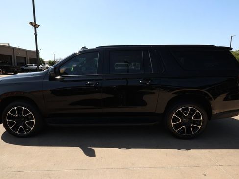 Used 2023 Chevrolet Suburban RST w/ Luxury Package AWD/4WD image 8