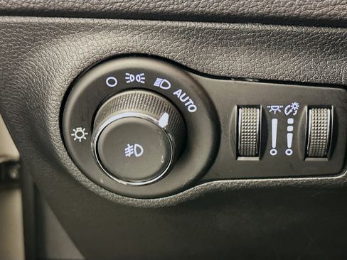 Used 2018 Jeep Compass Limited image 17