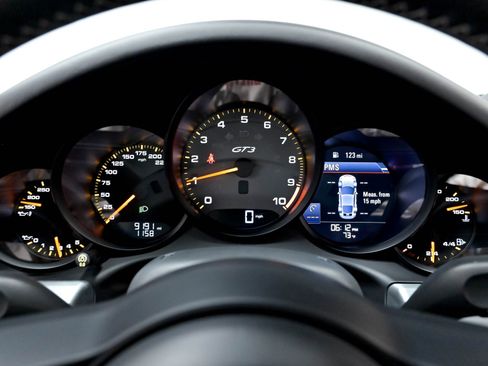 Used 2018 Porsche 911 GT3 RWD image 11
