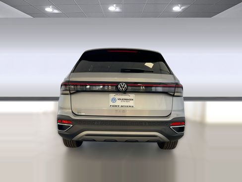 New 2026 Volkswagen Taos SE image 10