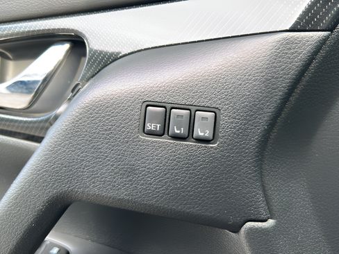 Used 2020 Nissan Rogue SL AWD/4WD image 14