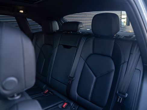Certified 2023 Porsche Macan S AWD/4WD image 21