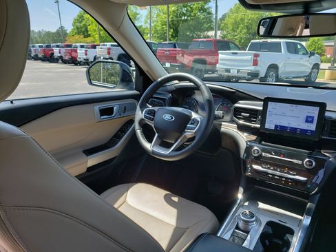 Used 2024 Ford Explorer Limited image 39