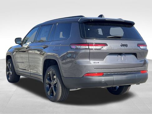 New 2025 Jeep Grand Cherokee L Limited w/ Black Appearance Package AWD/4WD image 30