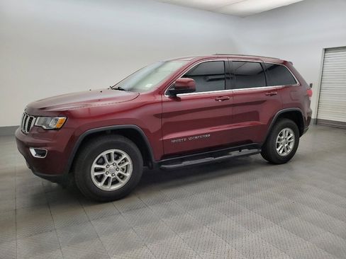 Used 2018 Jeep Grand Cherokee Laredo image 2