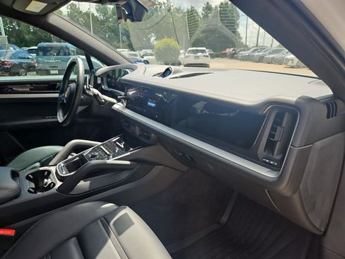 Used 2024 Porsche Cayenne Coupe AWD/4WD image 20