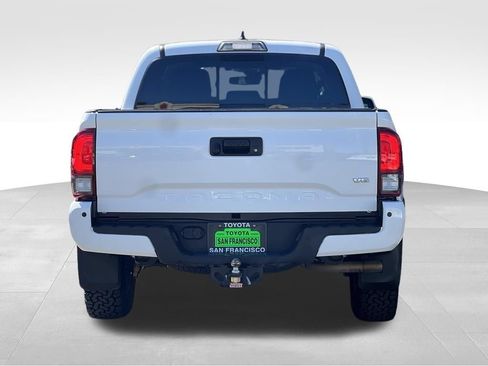 Certified 2018 Toyota Tacoma TRD Off-Road AWD/4WD image 4