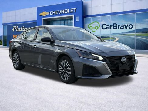 Used 2024 Nissan Altima 2.5 SV image 1