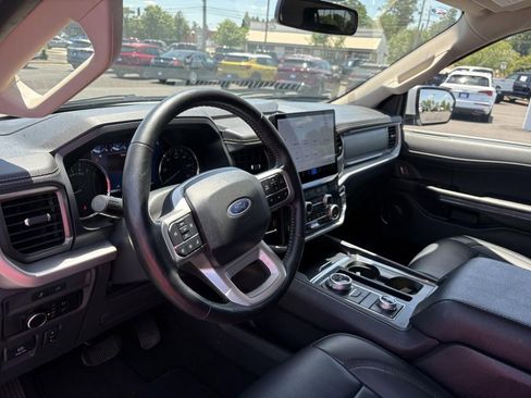 Used 2024 Ford Expedition XLT AWD/4WD image 7