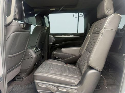 Used 2025 Cadillac Escalade ESV Sport Platinum w/ LPO, ONYX Package AWD/4WD image 13