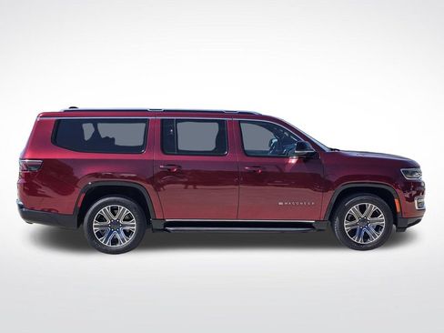 Used 2024 Jeep Wagoneer L Series II w/ Flexible Seating Group AWD/4WD image 14