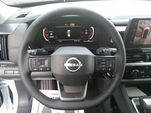 New 2026 Nissan Pathfinder SL FWD image 10