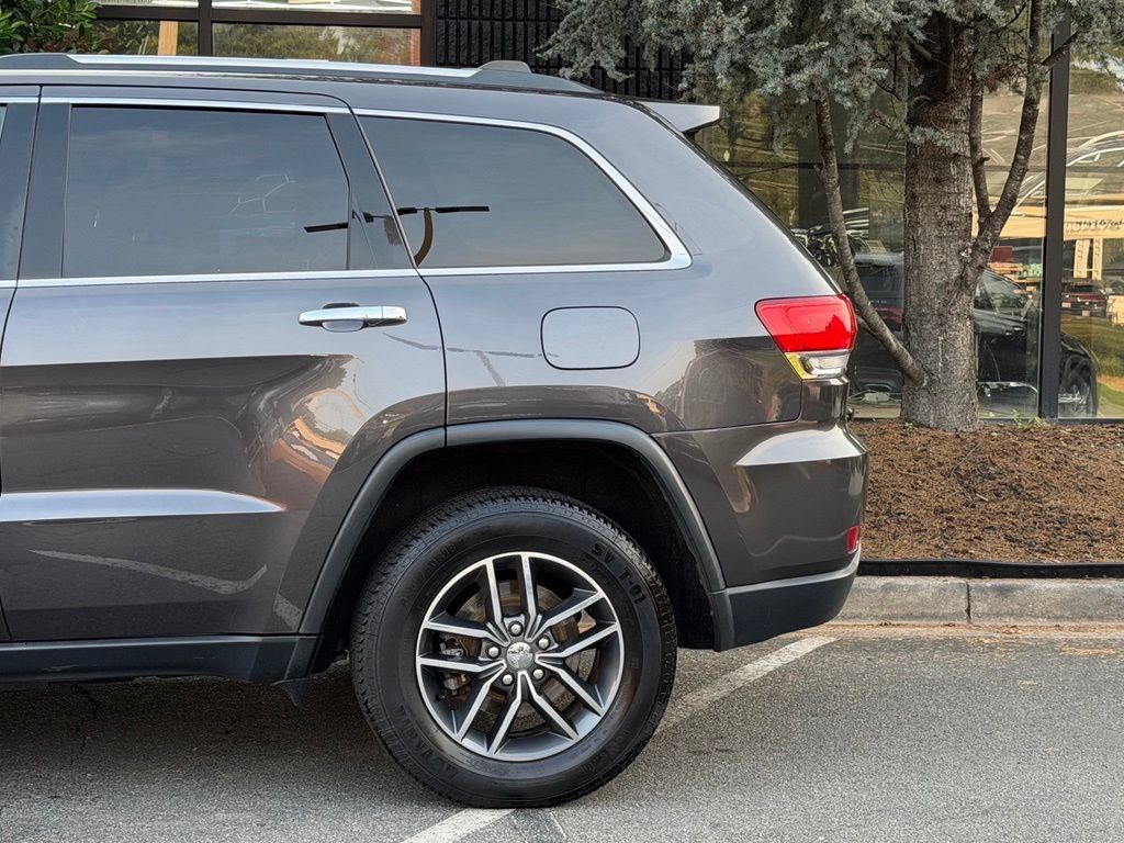 Used 2017 Jeep Grand Cherokee Limited w/ Trailer Tow Group IV AWD/4WD image 11