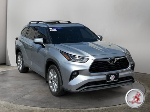 Used 2020 Toyota Highlander Limited AWD/4WD image 1
