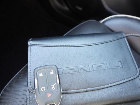 Used 2019 GMC Acadia Denali w/ Technology Package FWD image 38