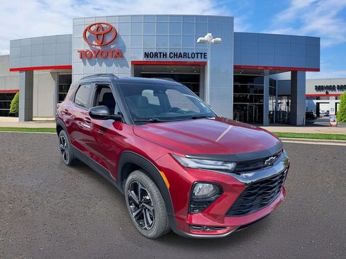 Used 2023 Chevrolet TrailBlazer RS w/ Sun and Liftgate Package image 3