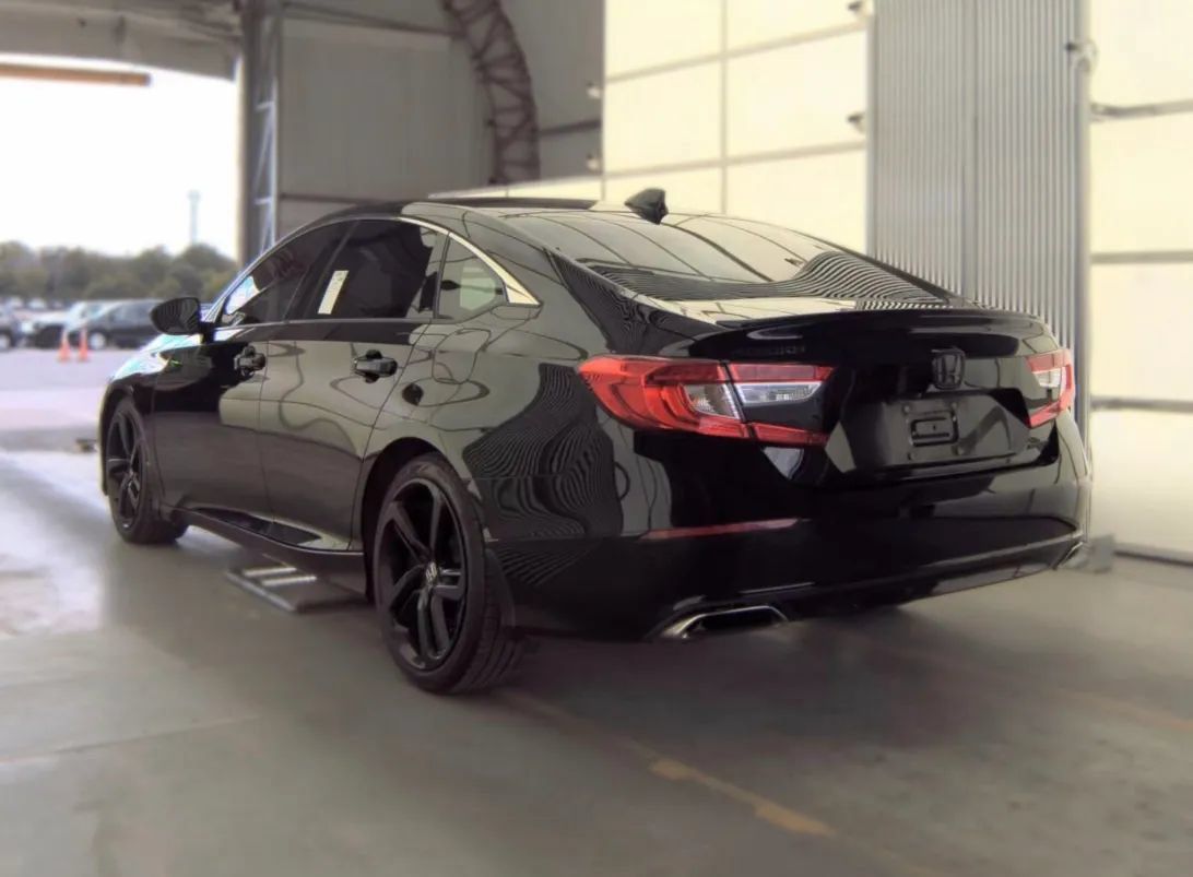 Used 2021 Honda Accord Sport image 2