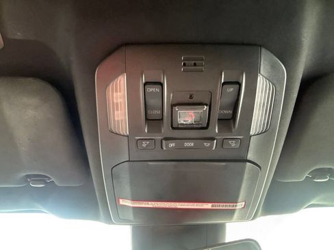 Used 2021 Toyota Highlander XSE FWD image 17